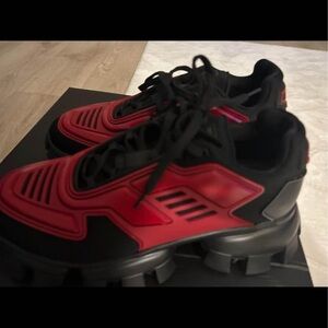 Prada thunder cloudburst size 8.5 men wore once in very good condition want $550